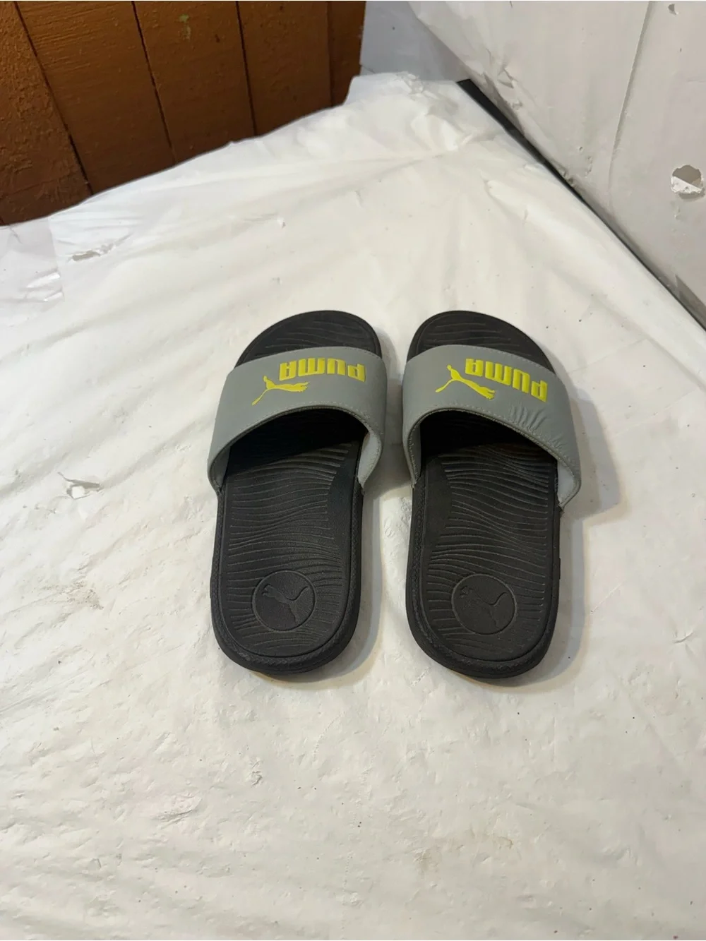 Puma Cool Cat 2.0 boys slides size 2Y